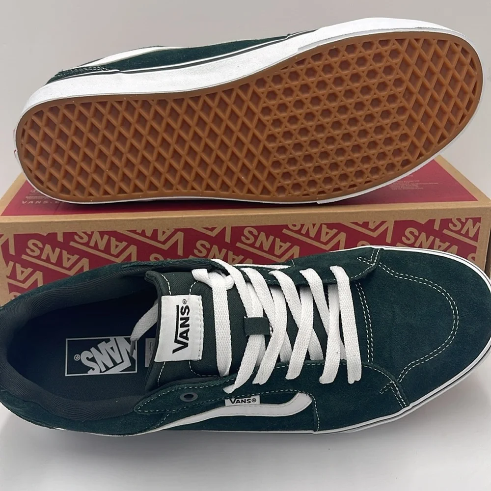 Vans Men’s Filmore Suede Scarab/White
VN000CSUDDF
Sneakerss - Picture 3 of 16